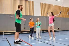 棋牌博弈的终极回归：让游戏回到娱乐，而不是生活的全部。（棋牌博弈的本质回归：让游戏回归娱乐，而非占据生活全部）