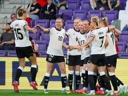 德扑里的“复利效应”：为什么每天进步1%的赢率能让你在一年后暴富。（德州扑克的复利效应：每天让胜率提升1%，一年后财富飙升）